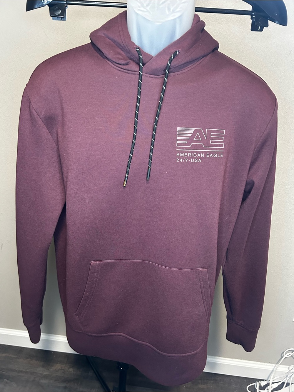 American Eagle Outfitters Men's size small Maroon Hoodie Sweatshirt